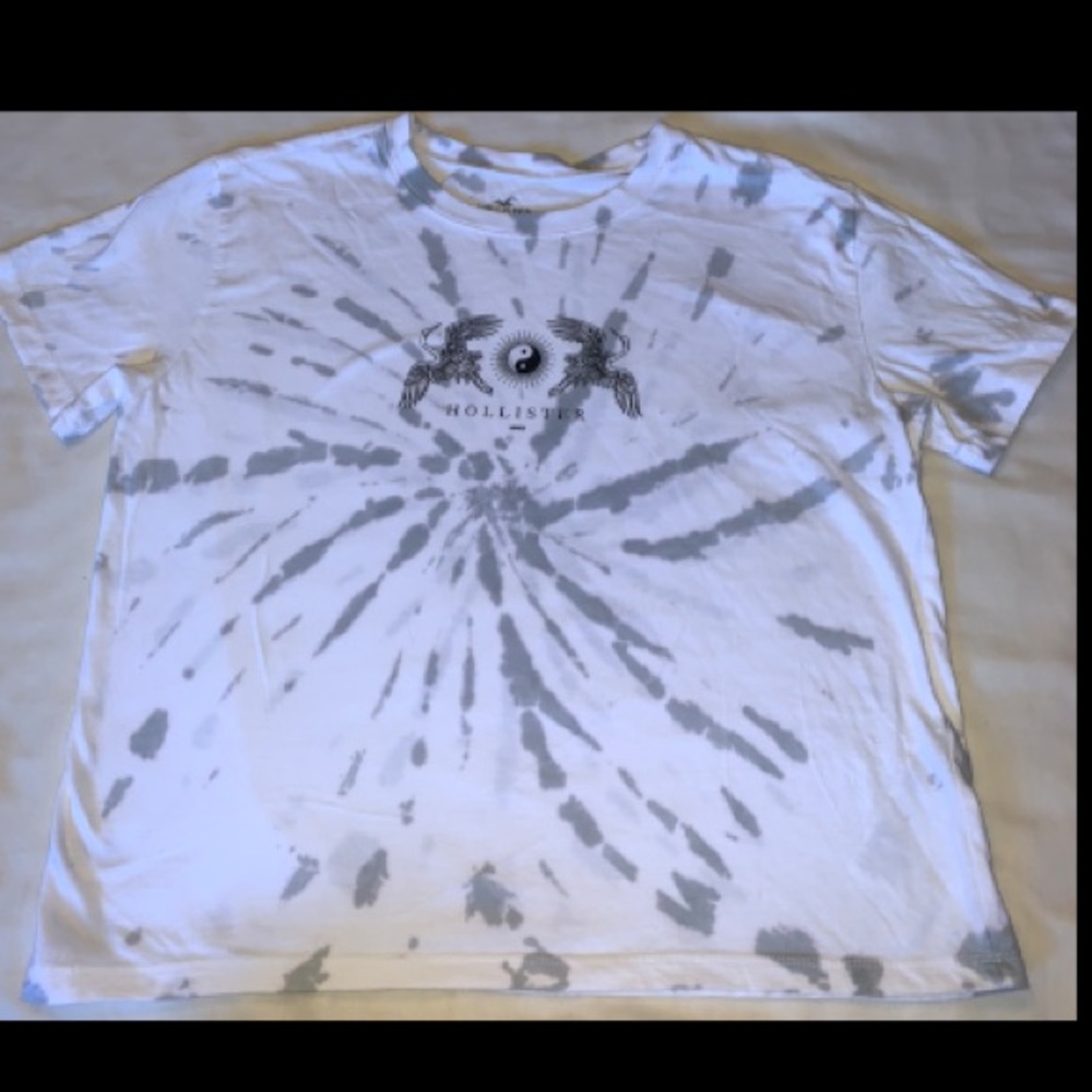 Hollister graphic tee